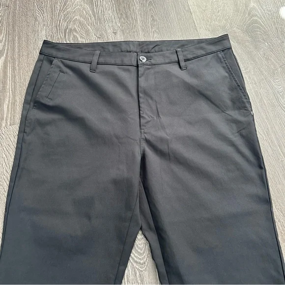 Vuori Men's meta athletic slim fit Pants